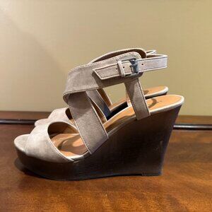 Indigo Rd. Nude Kamryn Wedge Sandals Women's Size 10 M